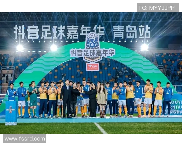 足球明星亲临现场观赛的精彩时刻与背后故事揭秘